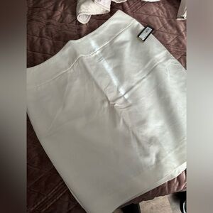 Worthington White Lined Skirt Size 16. New w/Tags.